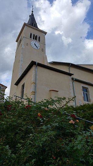 Eglise de MILLERY - Agrandir l'image, .JPG 51 Ko (fenêtre modale)